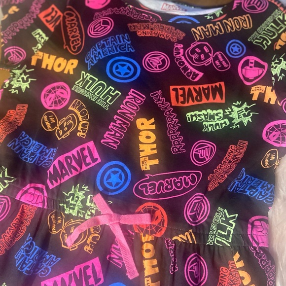 Girls Marvel dress size 14-16 NWT - Picture 3 of 5